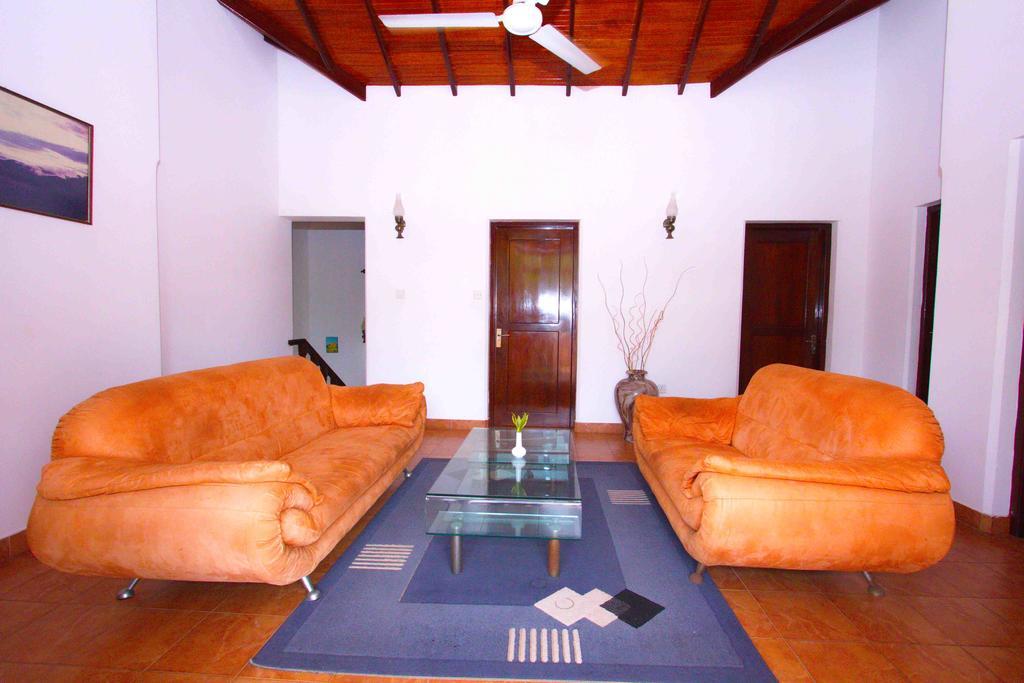 The Blue Beach Guesthouse Negombo Exterior photo